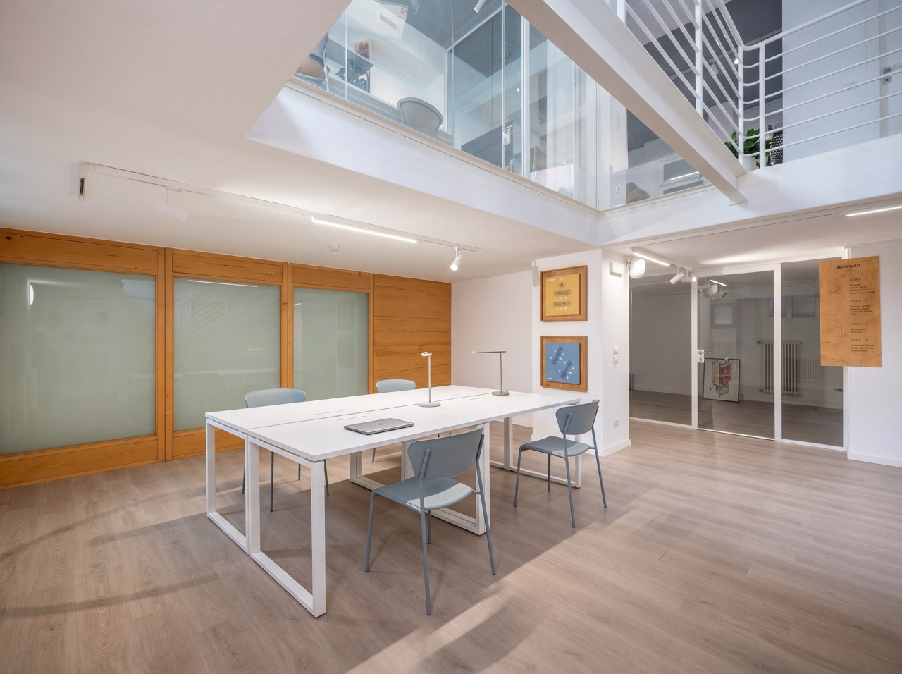 FLYING DESK