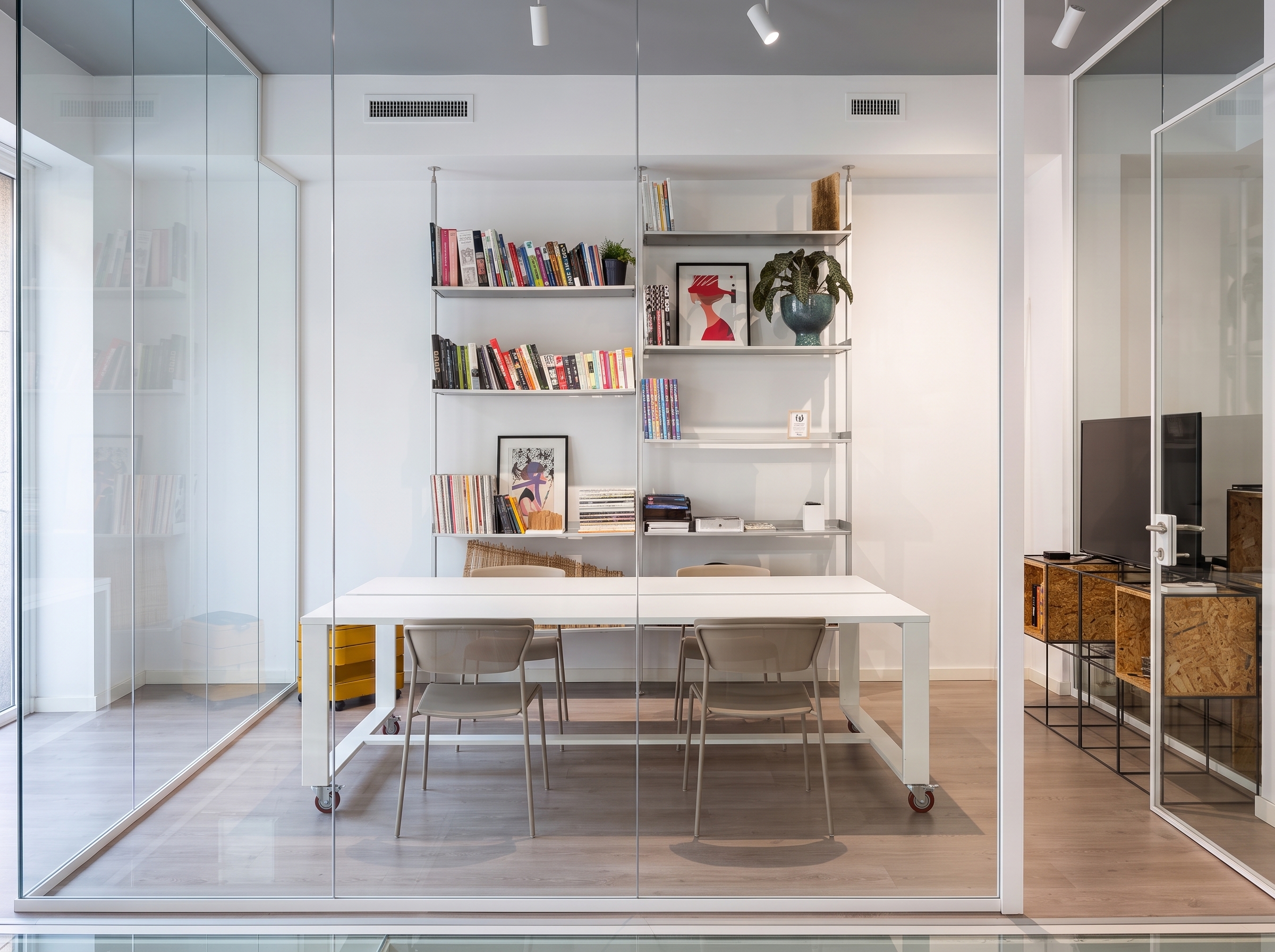 MEETING ROOM